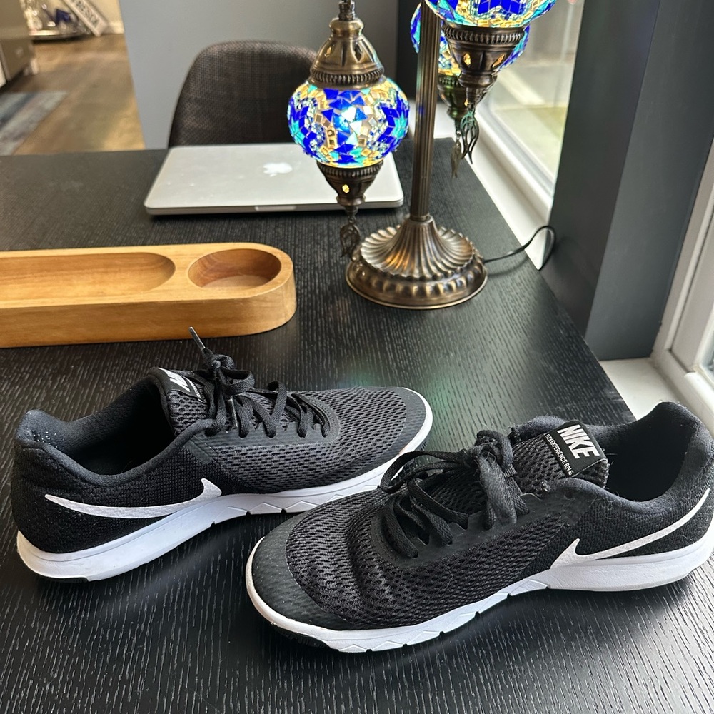 Nike Flex Size 9